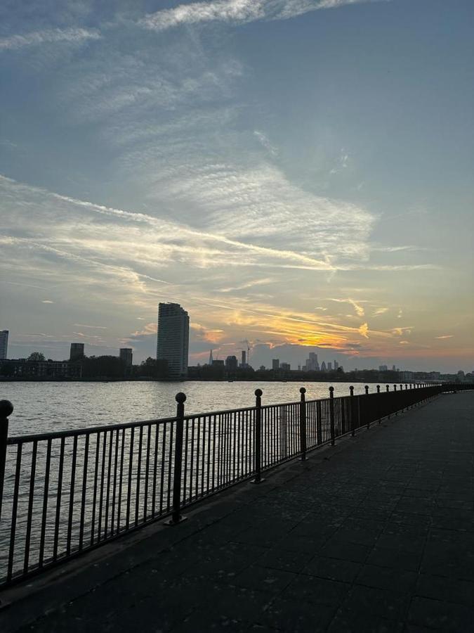 Riverside Premium En Suite Double Room E14 Londen Buitenkant foto